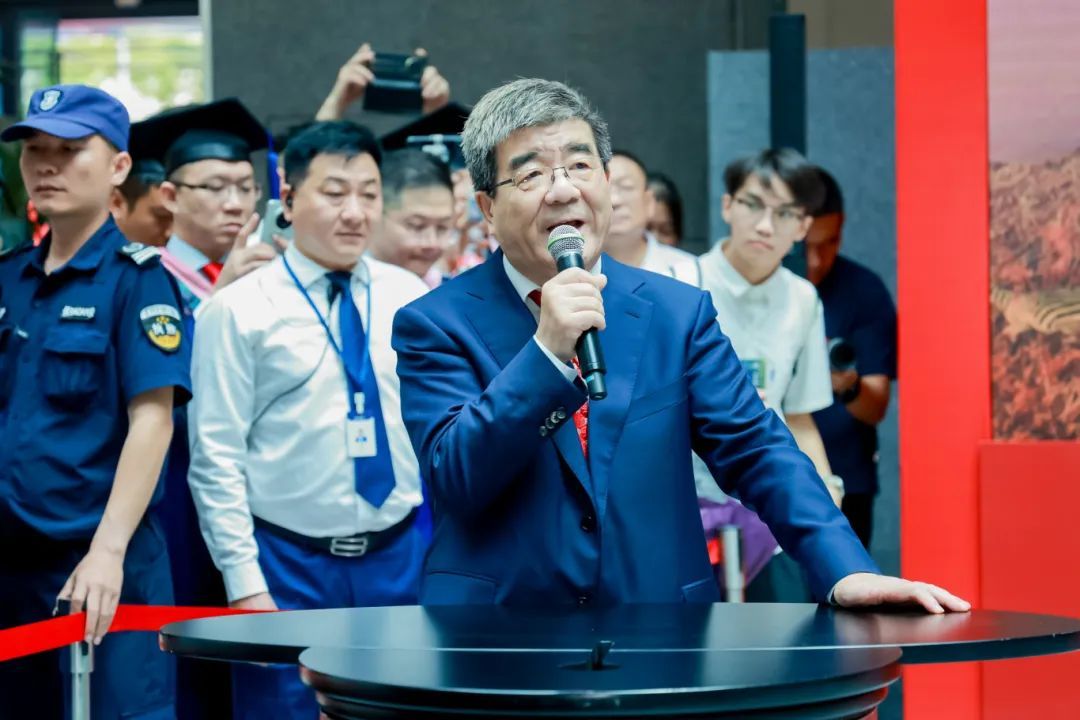 莫言.JPG